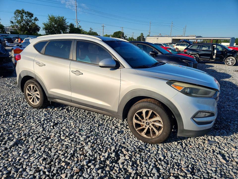 Photo 4 from auction – 2016 HYUNDAI TUCSON with VIN KM8J33A47GU116793