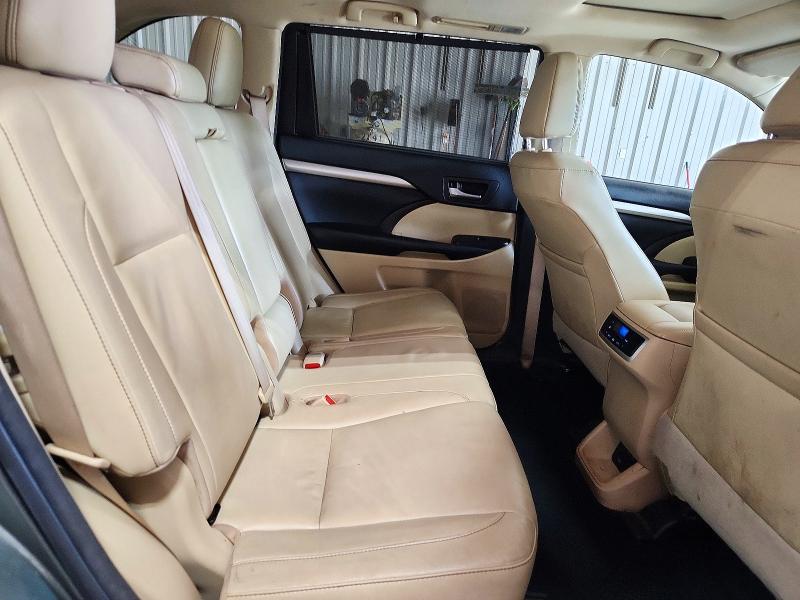 Снимка 10 от търг – 2017 TOYOTA HIGHLANDER с VIN 5TDJZRFH7HS369569