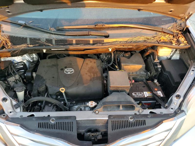Photo 12 from auction – 2017 TOYOTA SIENNA with VIN 5TDKZ3DC2HS808203
