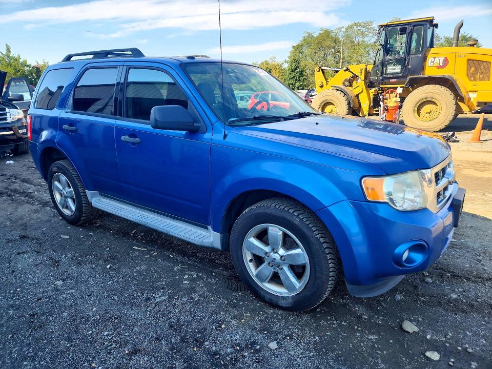 Снимка 4 от търг – 2011 FORD ESCAPE с VIN 1FMCU0D70BKC35851