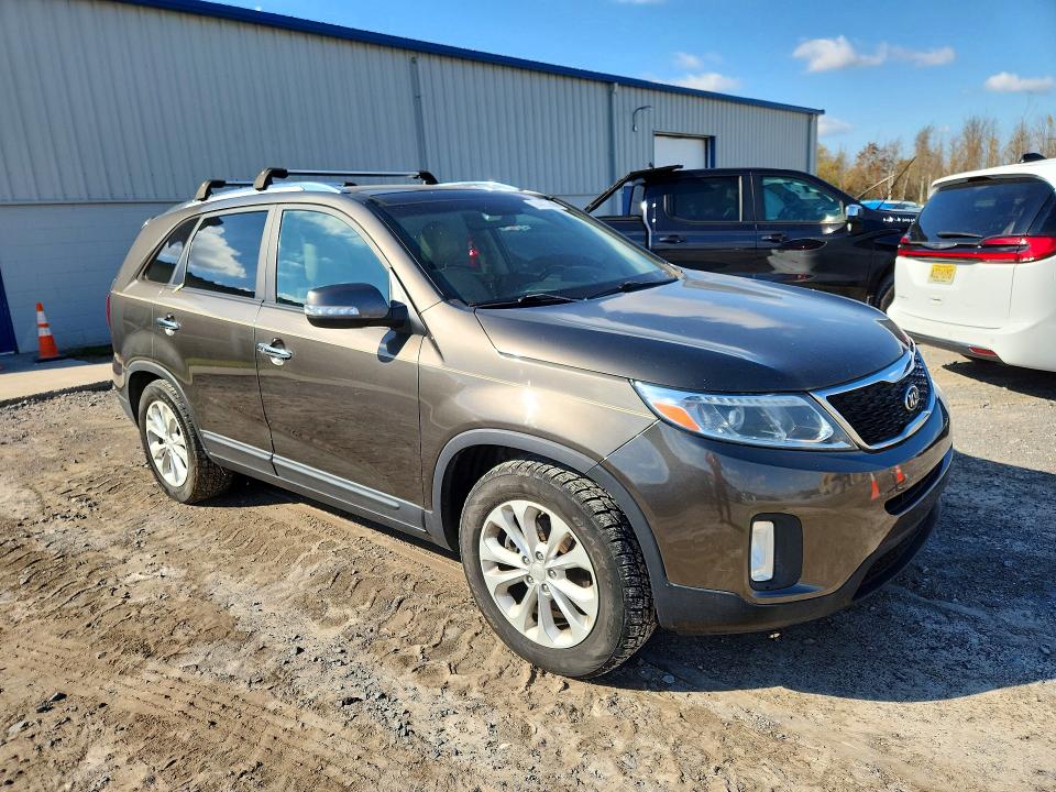 Foto 4 de la subasta – 2015 KIA SORENTO con VIN 5XYKU4A76FG590451
