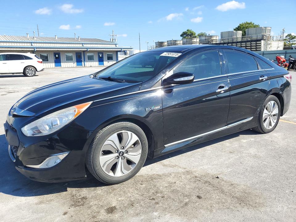 HYUNDAI SONATA HYBRID 2015 with VIN KMHEC4A44FA136748 - Photo from auction