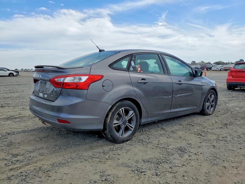 Photo 3 from auction – 2014 FORD FOCUS with VIN 1FADP3F29EL341464