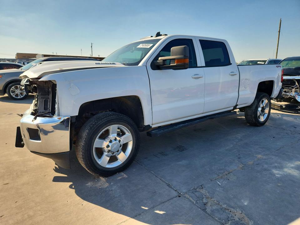 CHEVROLET SILVERADO 2018 z numerem VIN 1GC1KVEY3JF110680 - Zdjęcie z aukcji