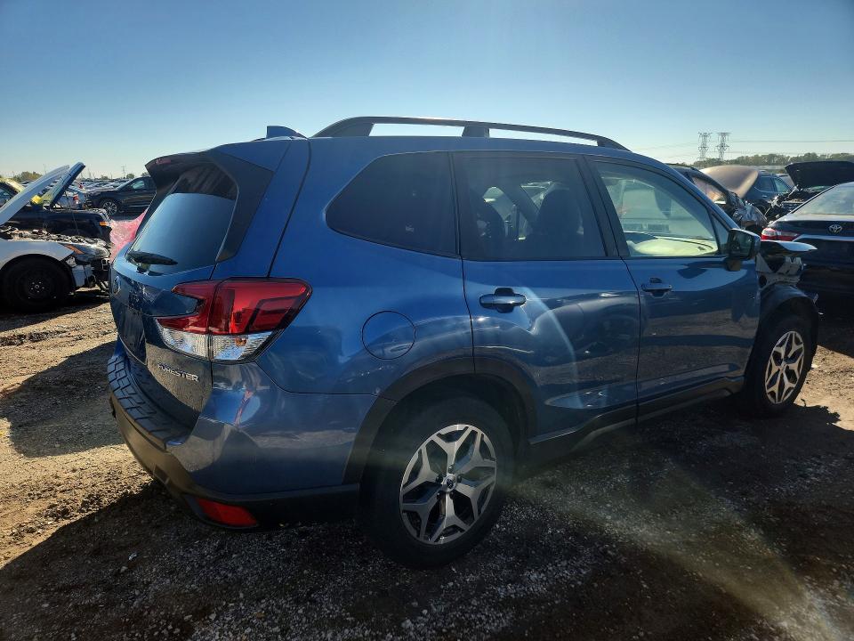 Photo 3 from auction – 2019 SUBARU FORESTER with VIN JF2SKAGC6KH579817