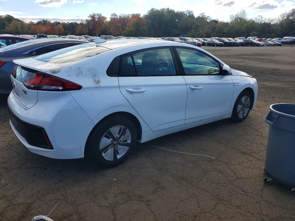 Photo 3 from auction – 2017 HYUNDAI IONIQ with VIN KMHC65LC5HU030609