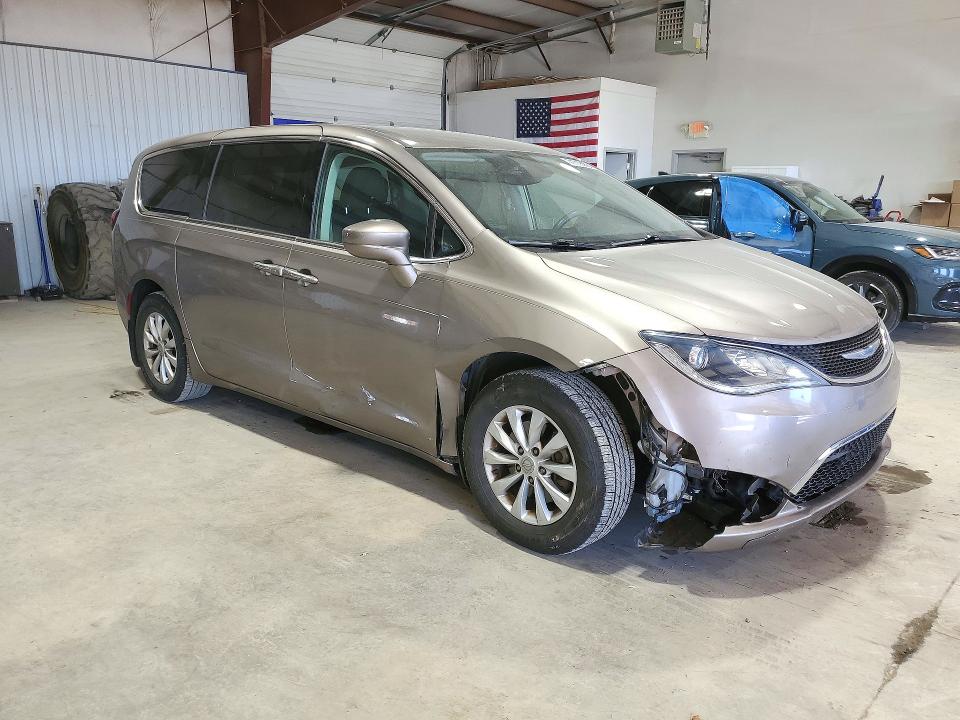 Снимка 4 от търг – 2018 CHRYSLER PACIFICA с VIN 2C4RC1FG2JR261906