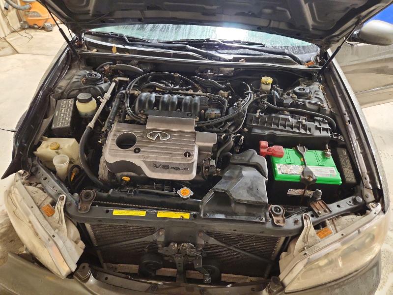 Снимка 11 от търг – 2000 INFINITI I30 с VIN JNKCA31A8YT124304