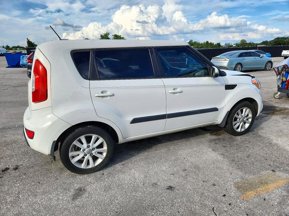 Photo 3 from auction – 2013 KIA SOUL with VIN KNDJT2A65D7585648