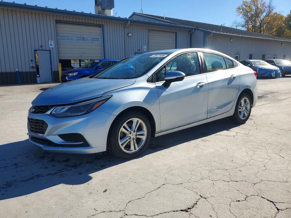 Снимка 1 от търг – 2017 CHEVROLET CRUZE с VIN 1G1BE5SMXH7189551