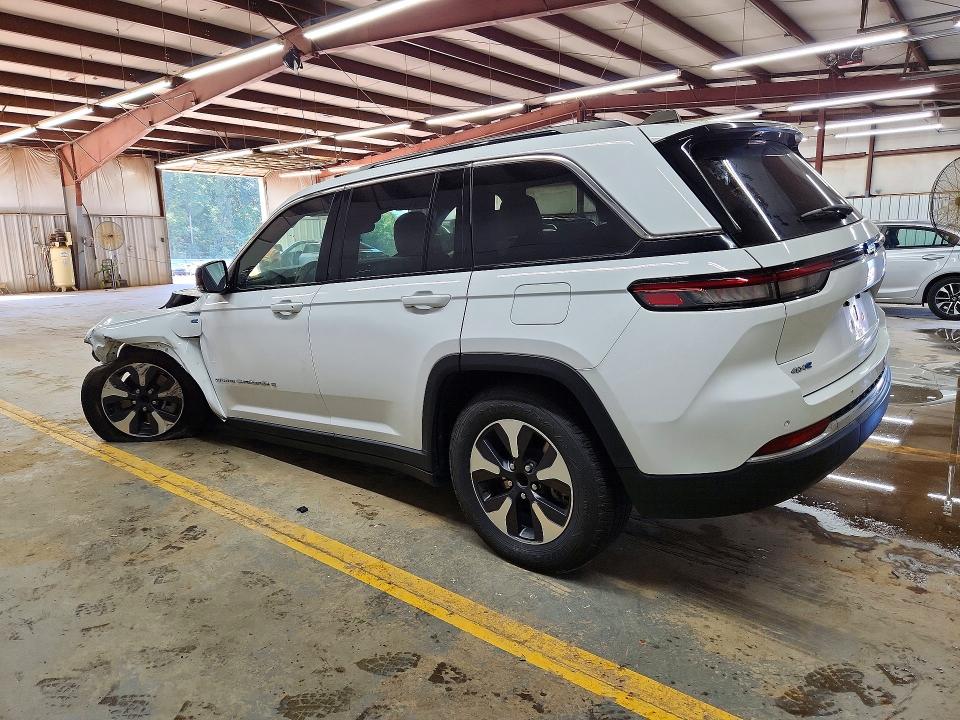 Снимка 2 от търг – 2024 JEEP GRAND CHEROKEE с VIN 1C4RJYB65RC129156