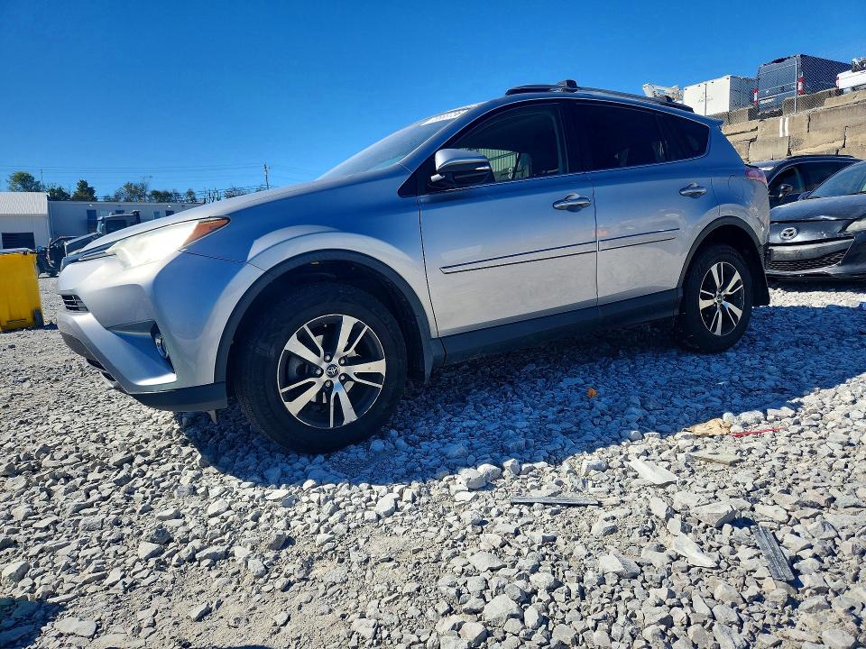 Zdjęcie 1 z aukcji – 2018 TOYOTA RAV4 z VIN JTMRFREV2JJ243836
