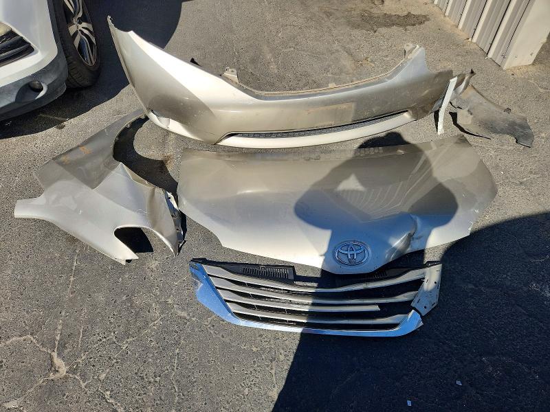 Снимка 13 от търг – 2015 TOYOTA SIENNA с VIN 5TDKK3DC3FS647605
