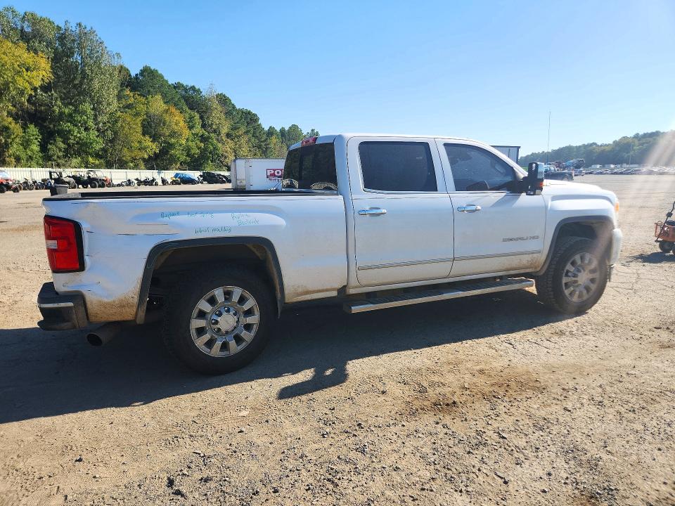 Снимка 3 от търг – 2018 GMC SIERRA с VIN 1GT12UEY2JF262167