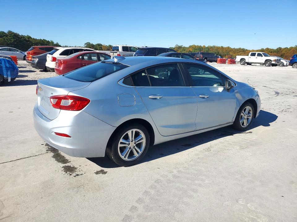 Снимка 3 от търг – 2017 CHEVROLET CRUZE с VIN 1G1BE5SMXH7189551