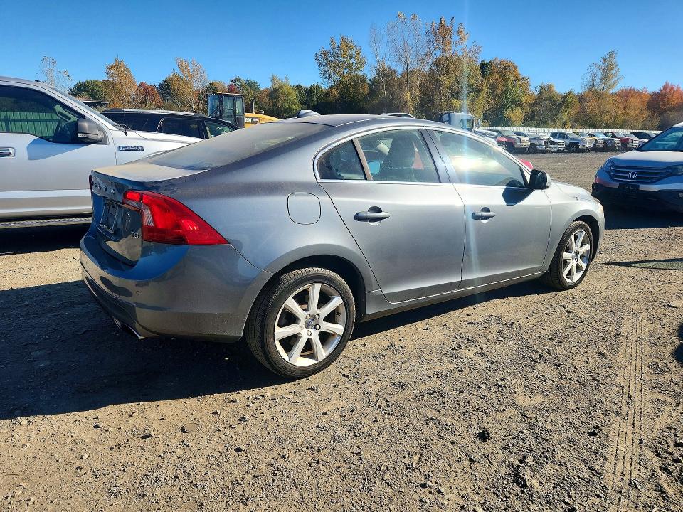 Photo 3 from auction – 2016 VOLVO S60 with VIN YV126MFK4G2403155