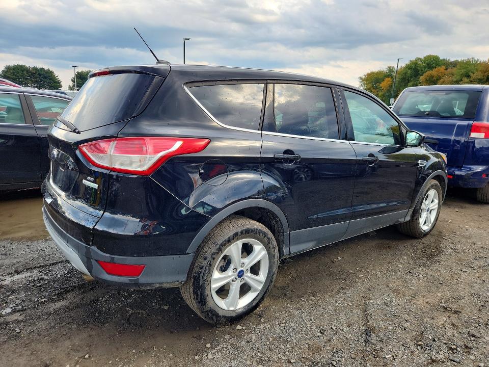 Photo 3 from auction – 2016 FORD ESCAPE with VIN 1FMCU0GX2GUA59294