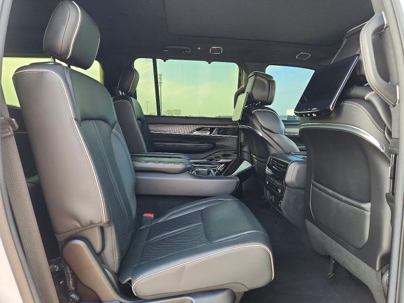 Снимка 11 от търг – 2022 JEEP GRAND WAGONEER с VIN 1C4SJVFP1NS220430
