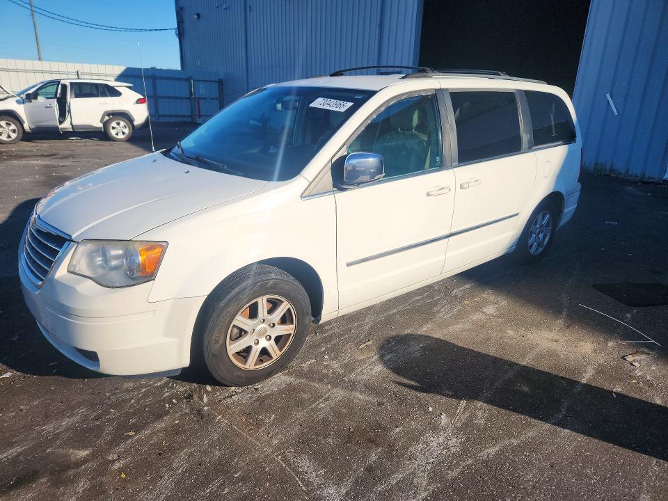 Снимка 1 от търг – 2010 CHRYSLER TOWN & COUNTRY с VIN 2A4RR8DX2AR375120