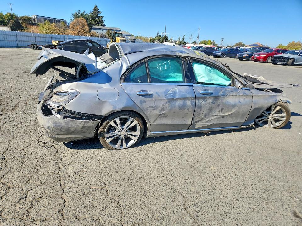 Снимка 3 от търг – 2015 MERCEDES-BENZ C с VIN 55SWF4JB8FU065851