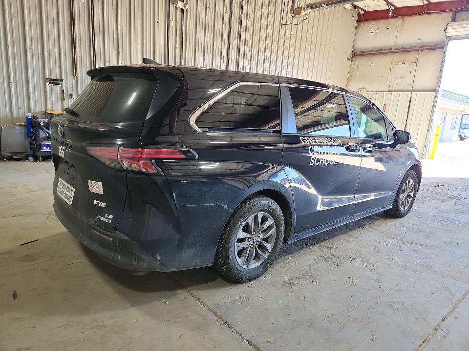 Photo 3 from auction – 2022 TOYOTA SIENNA with VIN 5TDKRKEC9NS129405