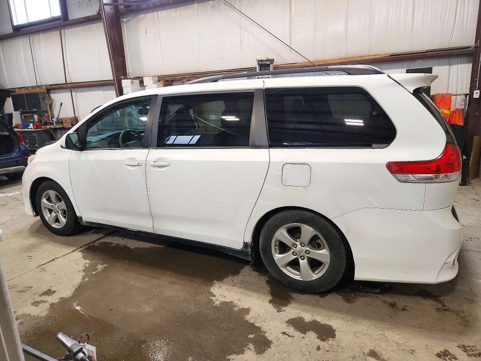 Снимка 2 от търг – 2012 TOYOTA SIENNA с VIN 5TDKK3DC4CS219506