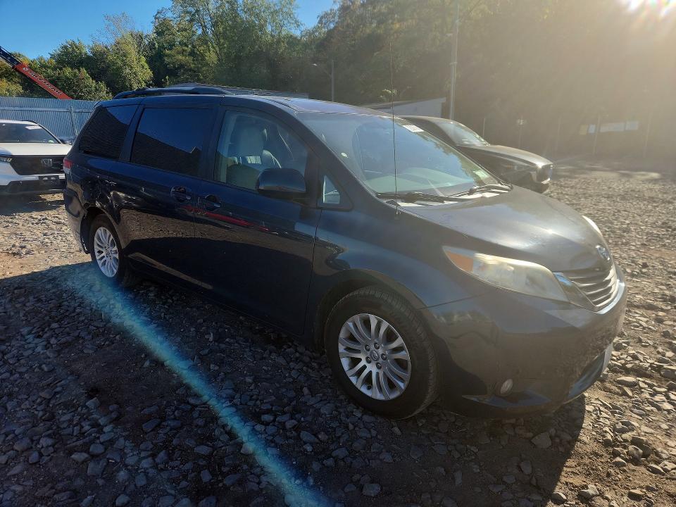 Photo 4 from auction – 2011 TOYOTA SIENNA with VIN 5TDYK3DC0BS167137