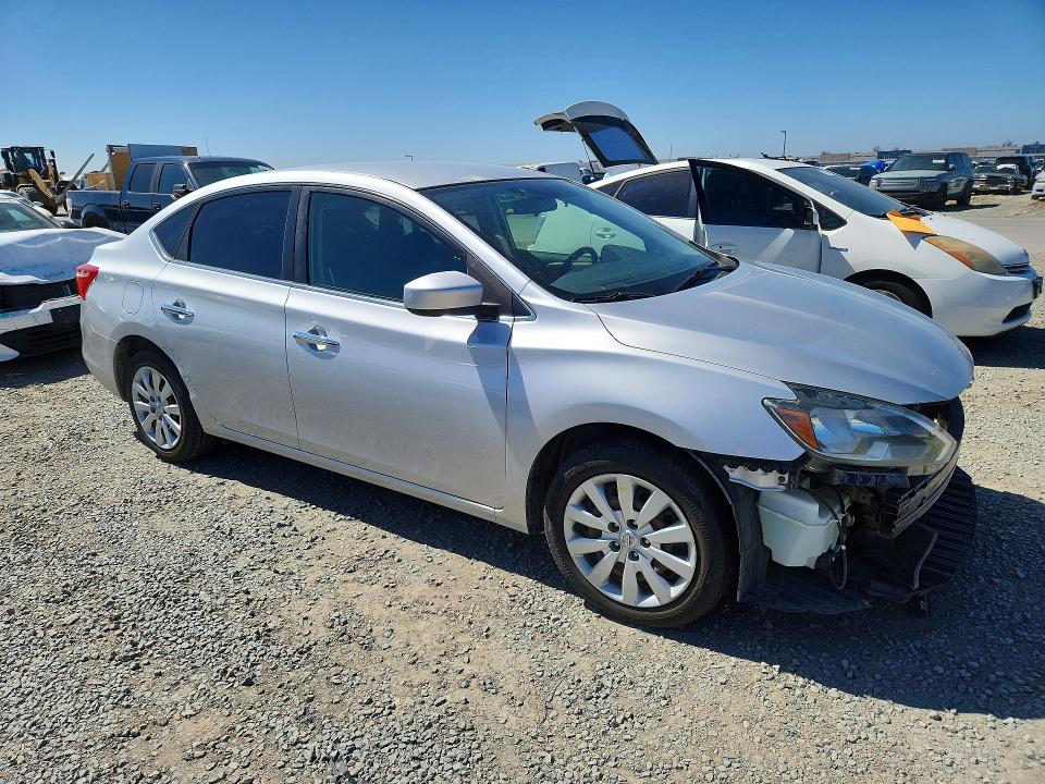 Снимка 4 от търг – 2017 NISSAN SENTRA с VIN 3N1AB7AP8HY297039