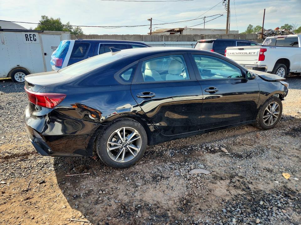 Photo 3 from auction – 2023 KIA FORTE with VIN 3KPF24AD6PE655732