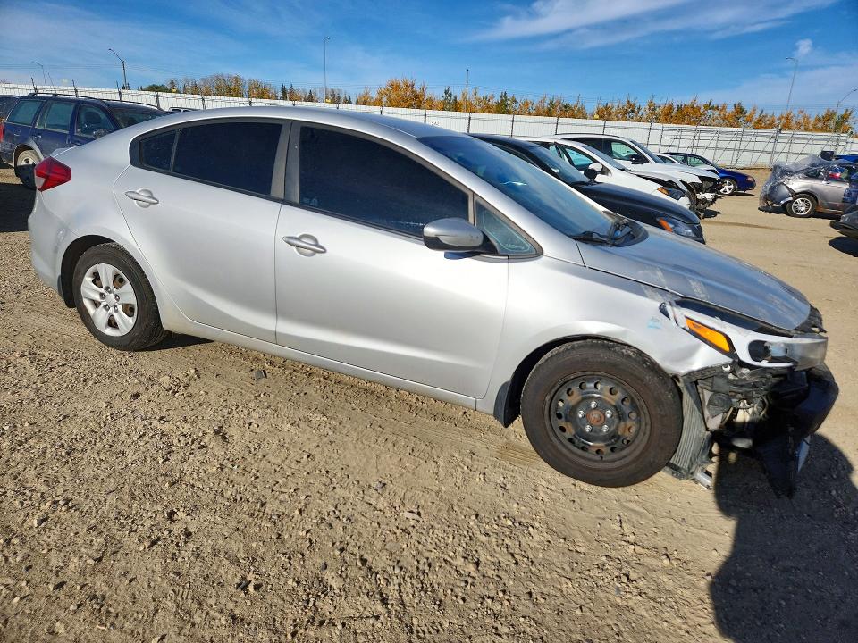 Снимка 4 от търг – 2017 KIA FORTE с VIN 3KPFL4A77HE076726