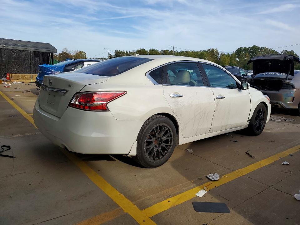 Снимка 3 от търг – 2015 NISSAN ALTIMA с VIN 1N4AL3AP6FN350520