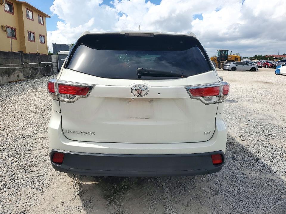Photo 6 from auction – 2015 TOYOTA HIGHLANDER with VIN 5TDZKRFHXFS102303