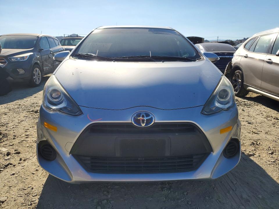 Снимка 5 от търг – 2015 TOYOTA PRIUS C с VIN JTDKDTB37F1107622