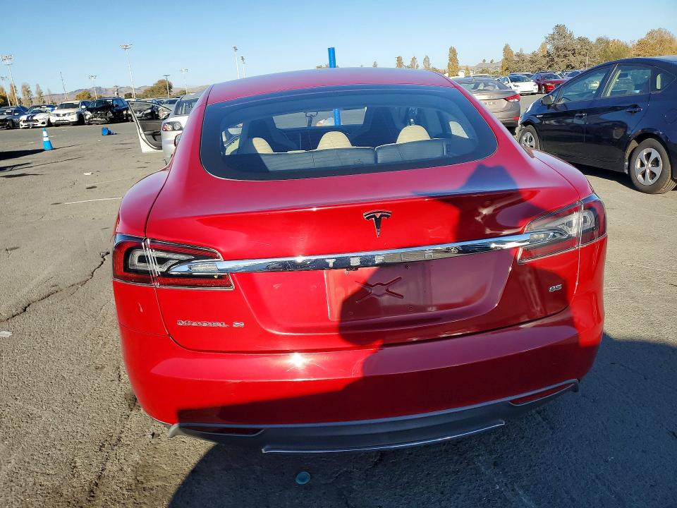 Фото 6 с аукциона – 2014 TESLA MODEL S с VIN 5YJSA1H17EFP30571