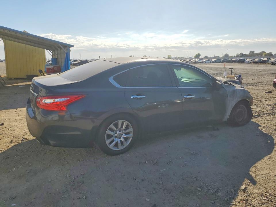 Photo 3 from auction – 2017 NISSAN ALTIMA with VIN 1N4AL3AP4HN349885