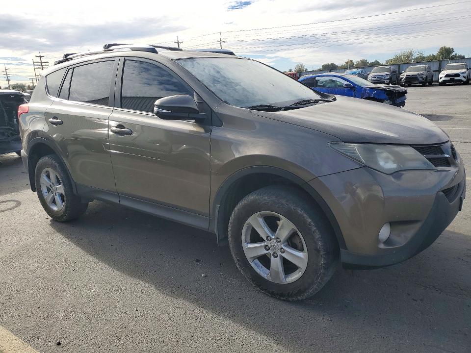 Снимка 4 от търг – 2014 TOYOTA RAV4 с VIN JTMRFREV5ED048365