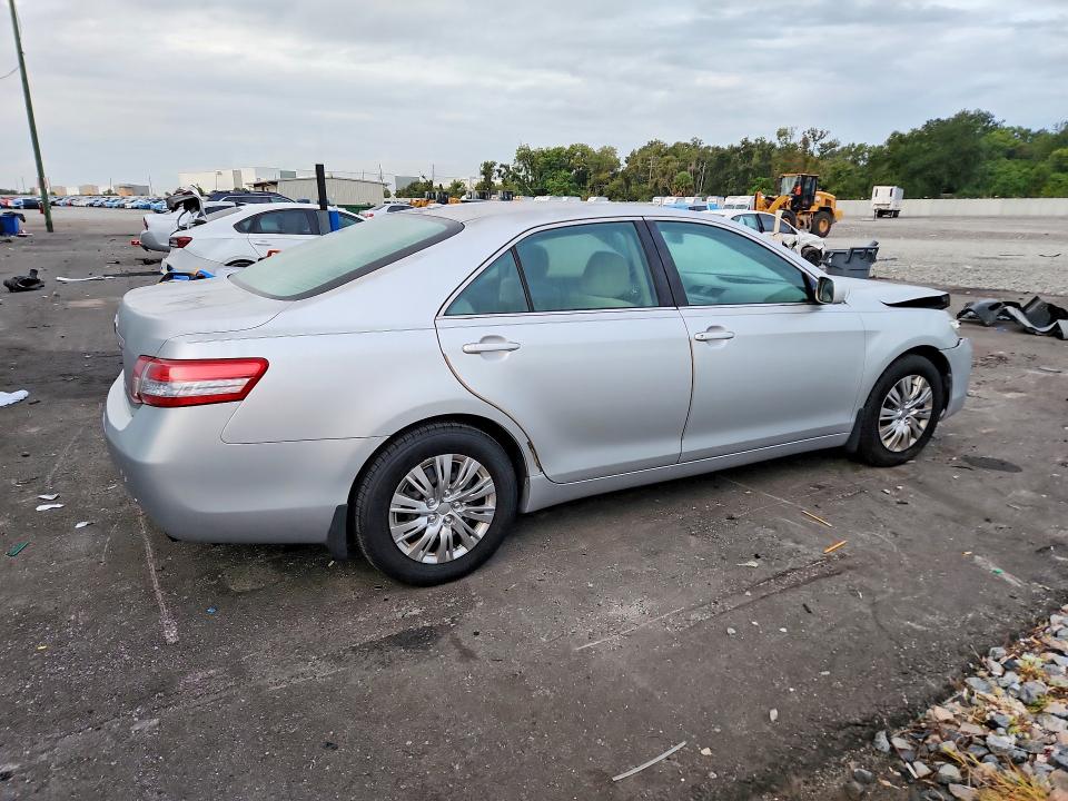 Снимка 3 от търг – 2011 TOYOTA CAMRY с VIN 4T1BF3EK1BU648280