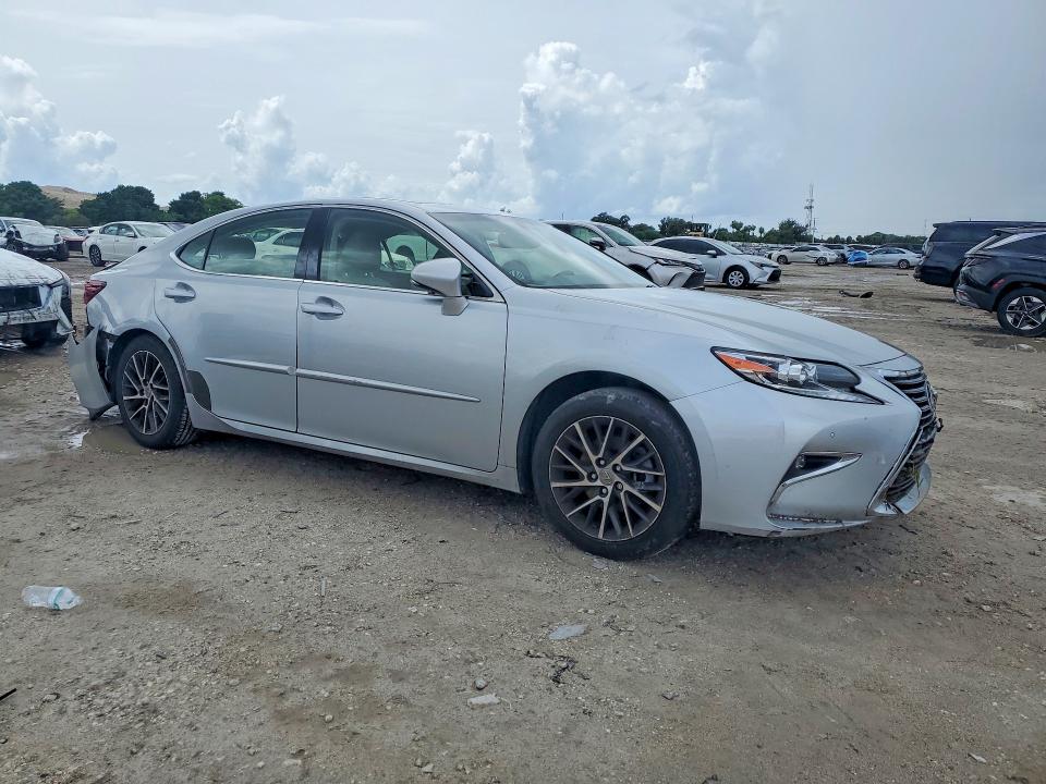 Foto 4 de la subasta – 2016 LEXUS ES con VIN JTHBK1GG7G2213357