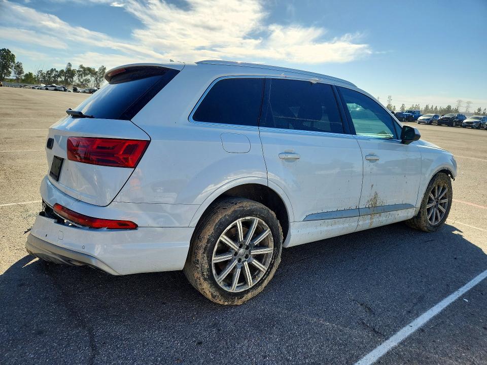 Снимка 3 от търг – 2019 AUDI Q7 с VIN WA1LAAF70KD001725