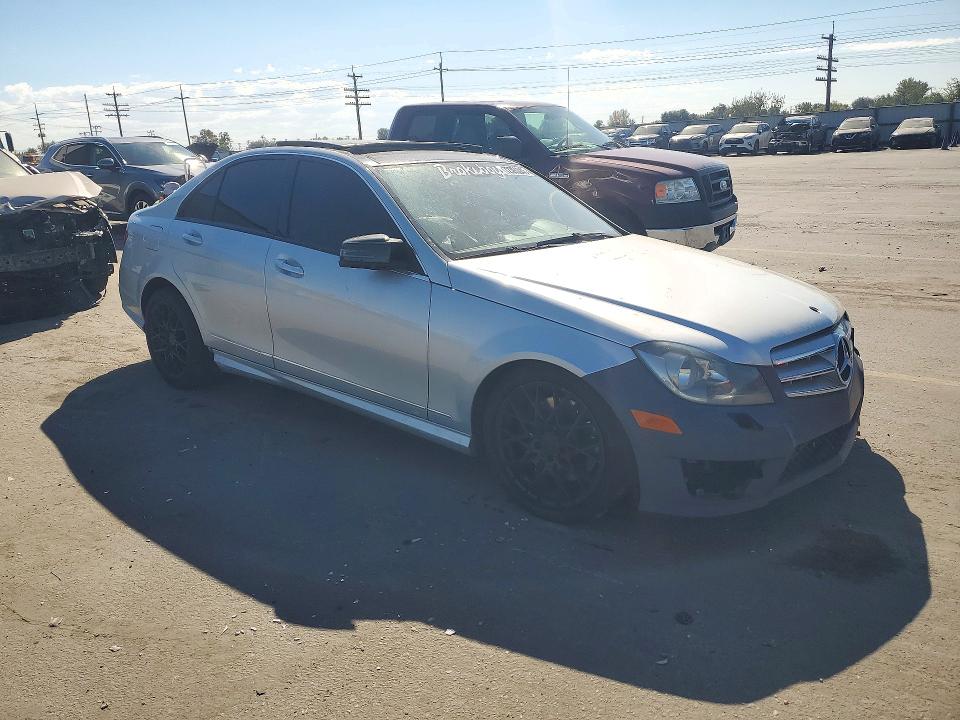 Photo 4 from auction – 2013 MERCEDES-BENZ C with VIN WDDGF8AB7DR257059