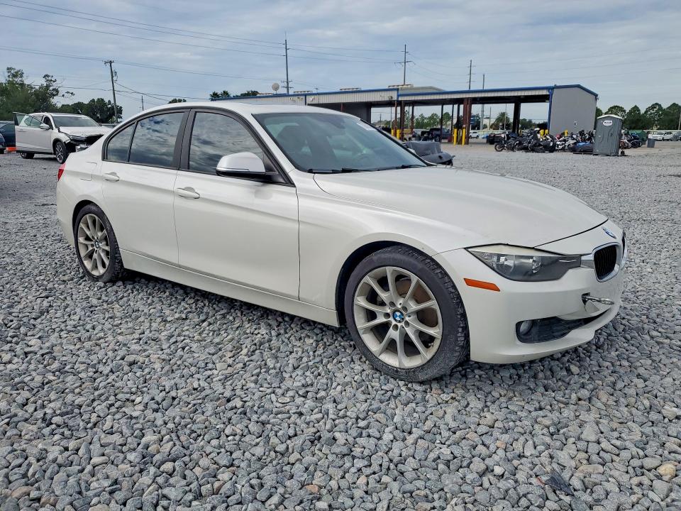 Снимка 4 от търг – 2014 BMW 320 с VIN WBA3B1C56EK134265