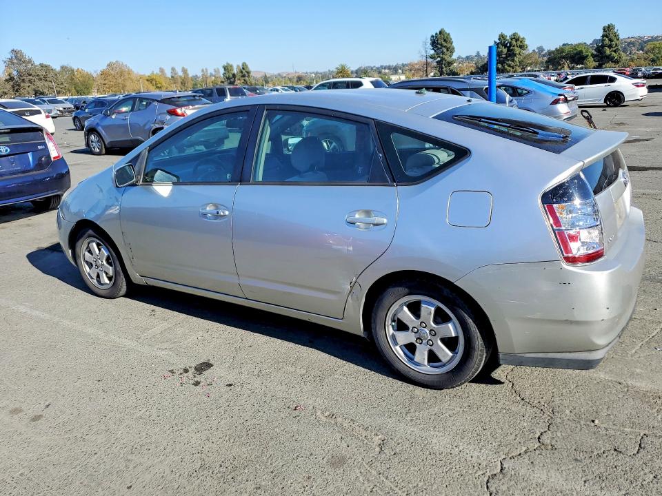 Снимка 2 от търг – 2004 TOYOTA PRIUS с VIN JTDKB20U640007137