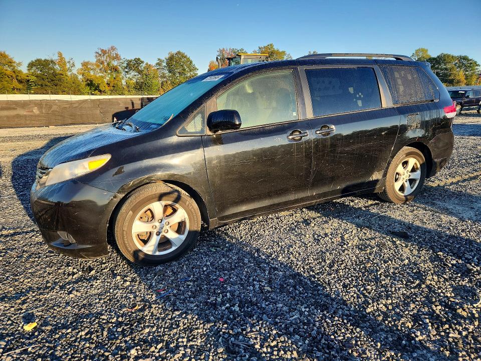TOYOTA SIENNA 2011 с VIN 5TDKK3DC1BS062452 - Снимка от търг