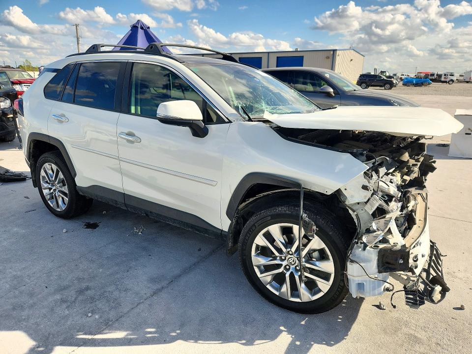 Снимка 4 от търг – 2021 TOYOTA RAV4 с VIN JTMY1RFV6MD073699