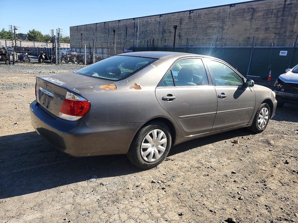Photo 3 from auction – 2005 TOYOTA CAMRY with VIN 4T1BE32K05U979332