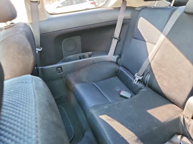Foto 10 de la subasta – 2005 SCION TC con VIN JTKDE167250061623