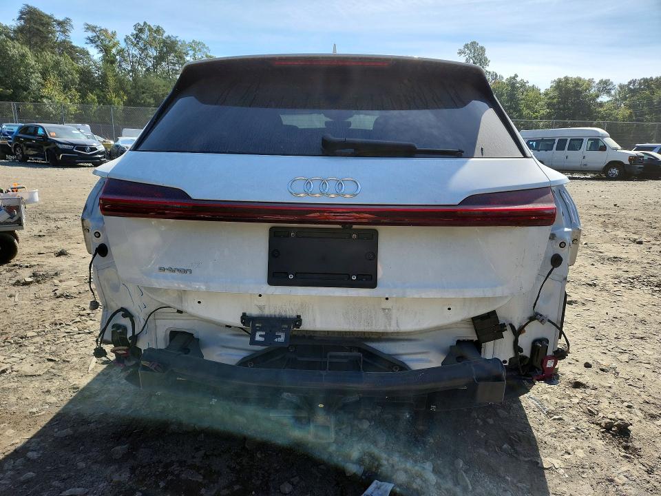Снимка 6 от търг – 2019 AUDI E-TRON с VIN WA1LABGE6KB011996