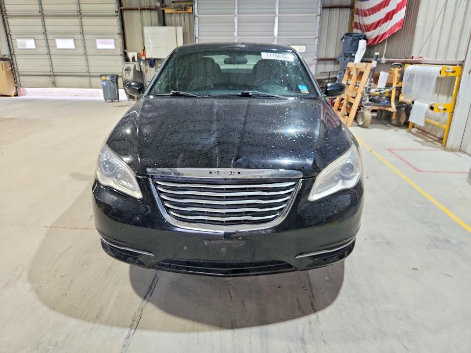 Photo 5 from auction – 2014 CHRYSLER 200 with VIN 1C3CCBABXEN230952