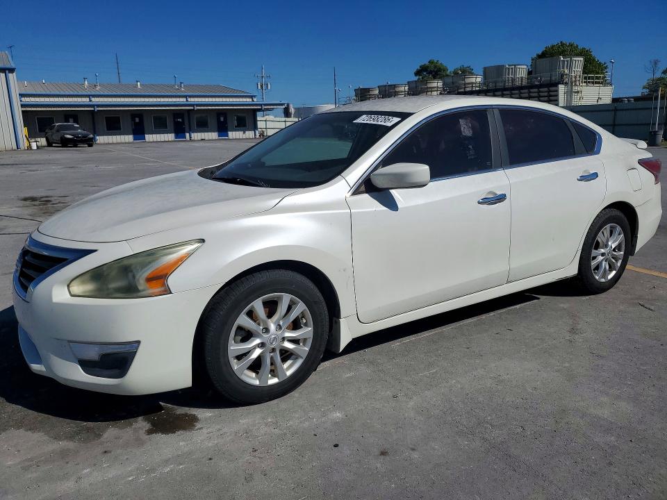 NISSAN ALTIMA 2015 с VIN 1N4AL3AP6FC148529 - Снимка от търг