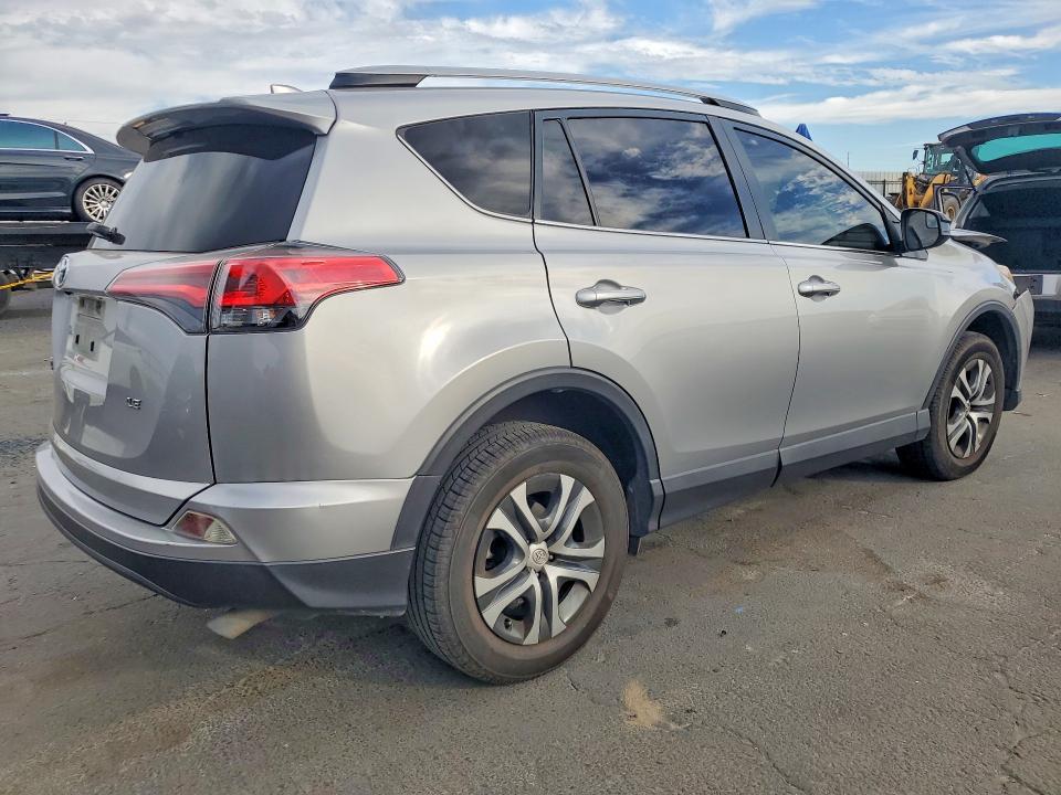 Photo 3 from auction – 2018 TOYOTA RAV4 with VIN JTMZFREV7JJ175517